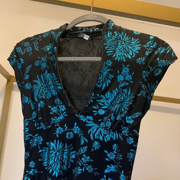 3/$30 Vintage 90s Blue Metallic Floral Tee - Small - Picture 2 of 7